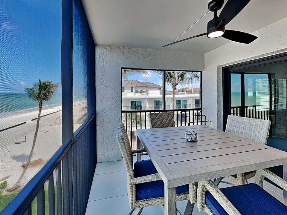 Balcony/Terrace, Seating area, Beach, Sea view
