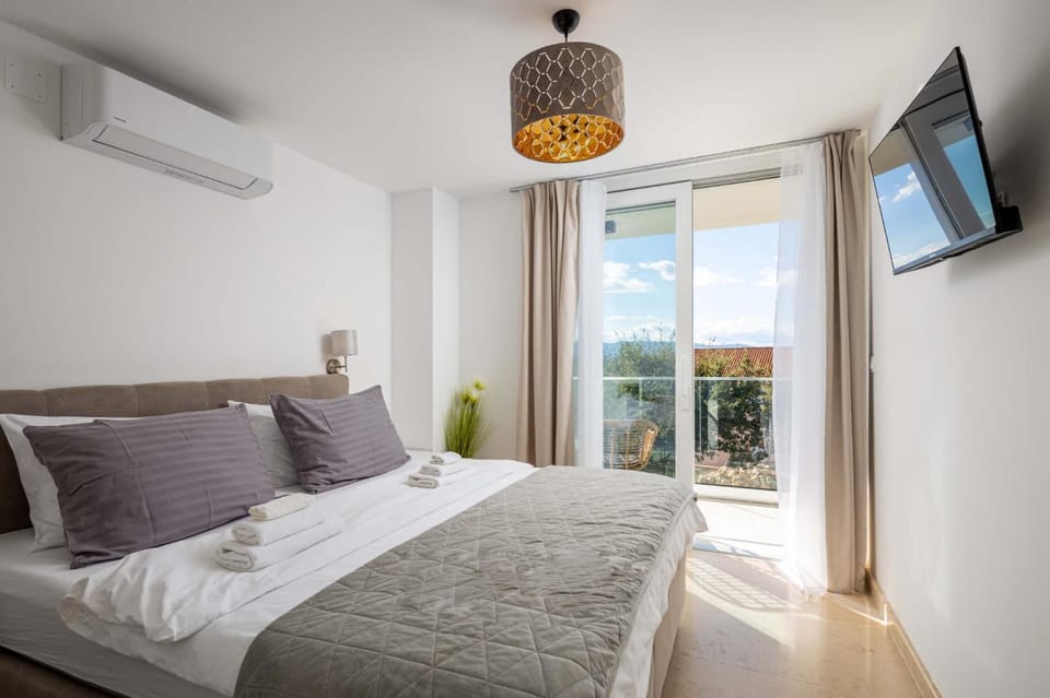 TV and multimedia, Bedroom, air conditioner