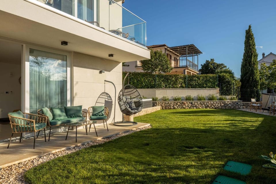 Garden, Garden, Seating area