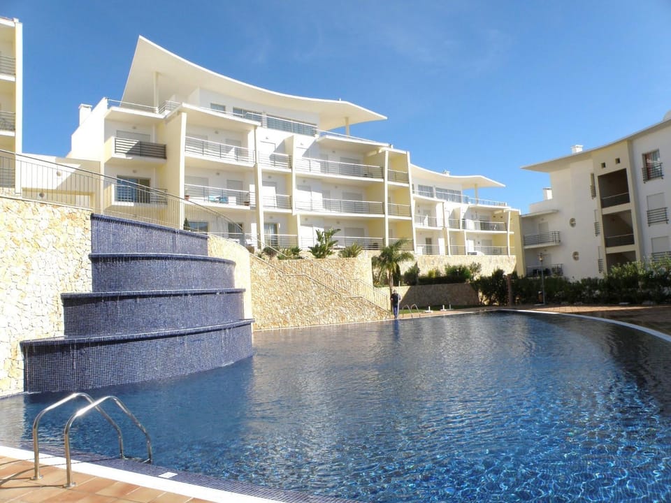 Nearby landmark, Day, Swimming pool