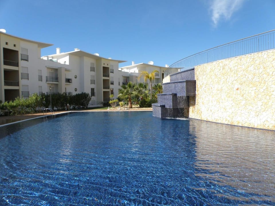 Property building, Day, Swimming pool