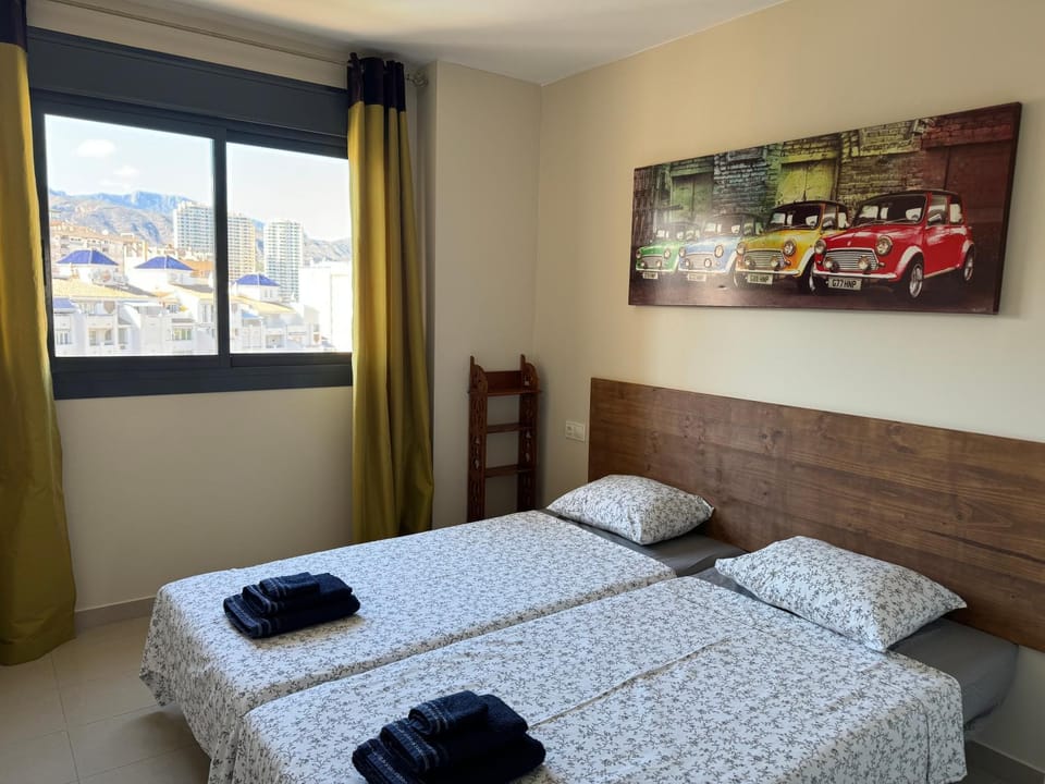 Dos dormitorios, con vista al mar y a pocos pasos de la playa Apartment in Marina Baixa