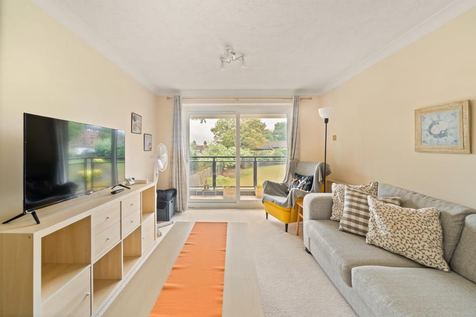 Communal lounge/ TV room, TV and multimedia, Balcony/Terrace, Living room, Seating area, Evening entertainment