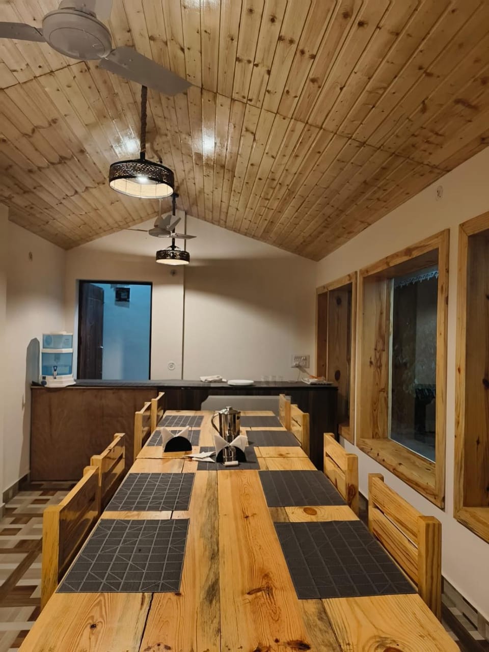 Restaurant/places to eat, Dining area