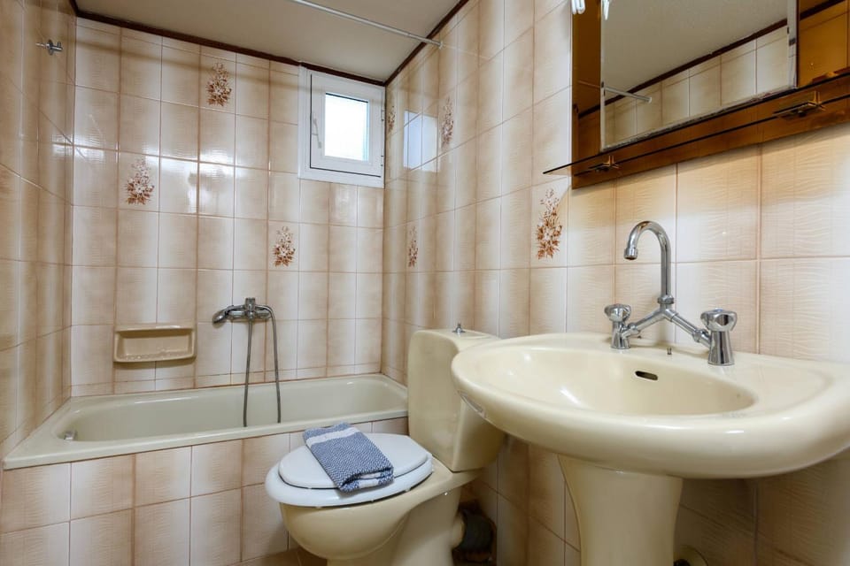 Toilet, Bathroom, Bath
