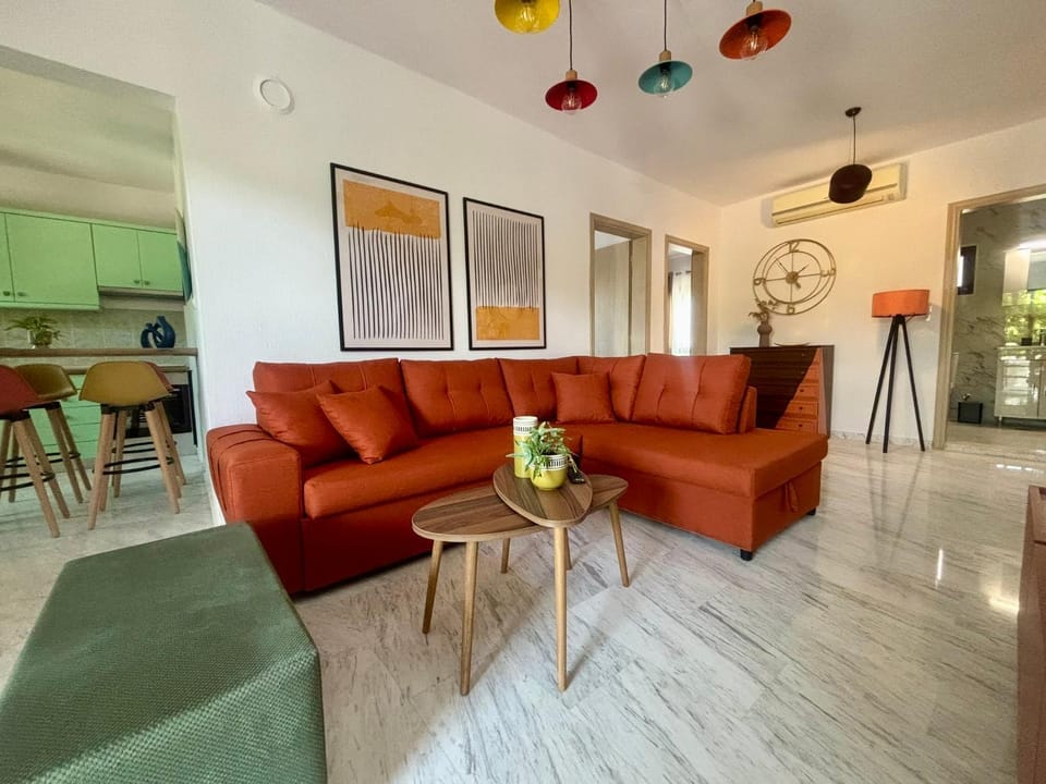 Kitchen or kitchenette, Living room, Seating area, Dining area
