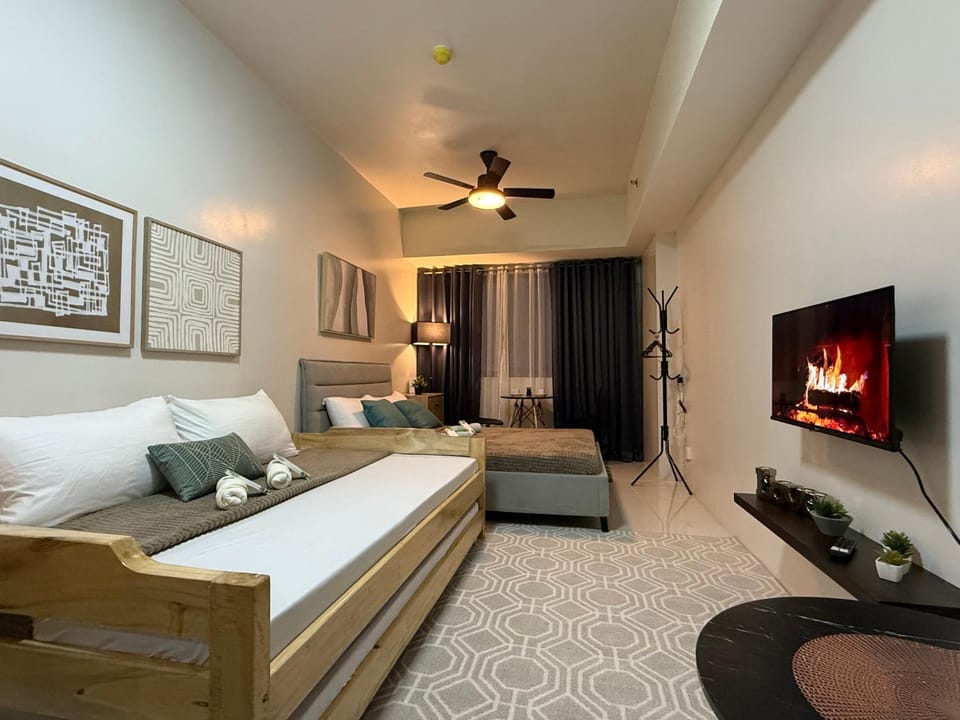 Walk to SM Baguio and Session Studio Condo with Netflix Apartment in Baguio