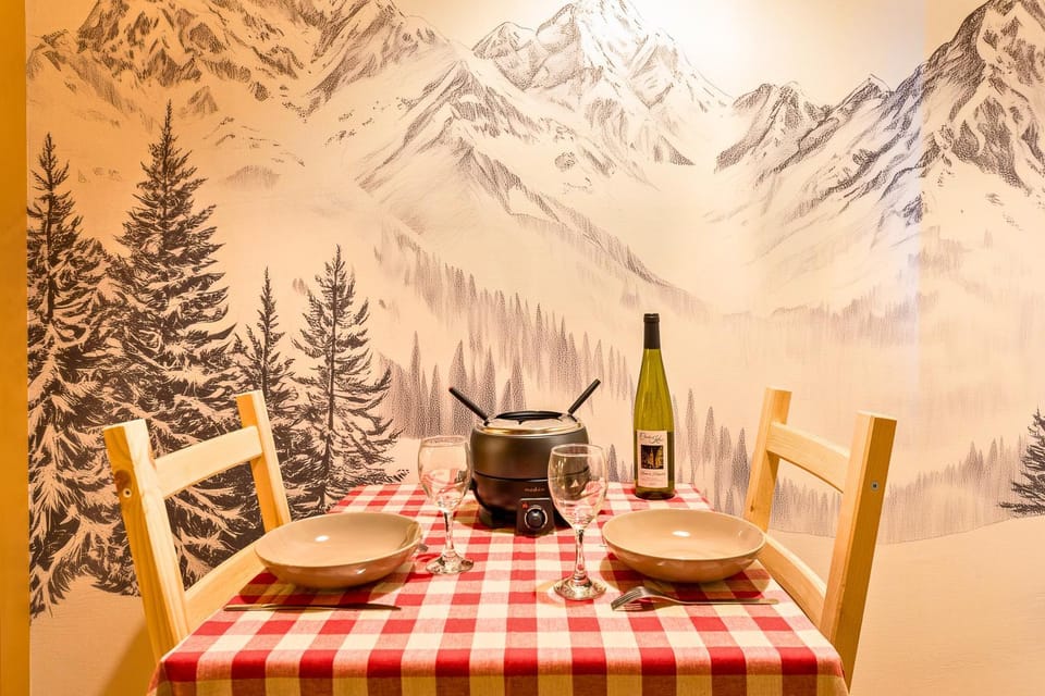 Food and drinks, Dining area, Food