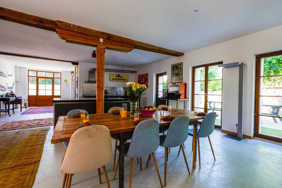 Dining area, kitchen