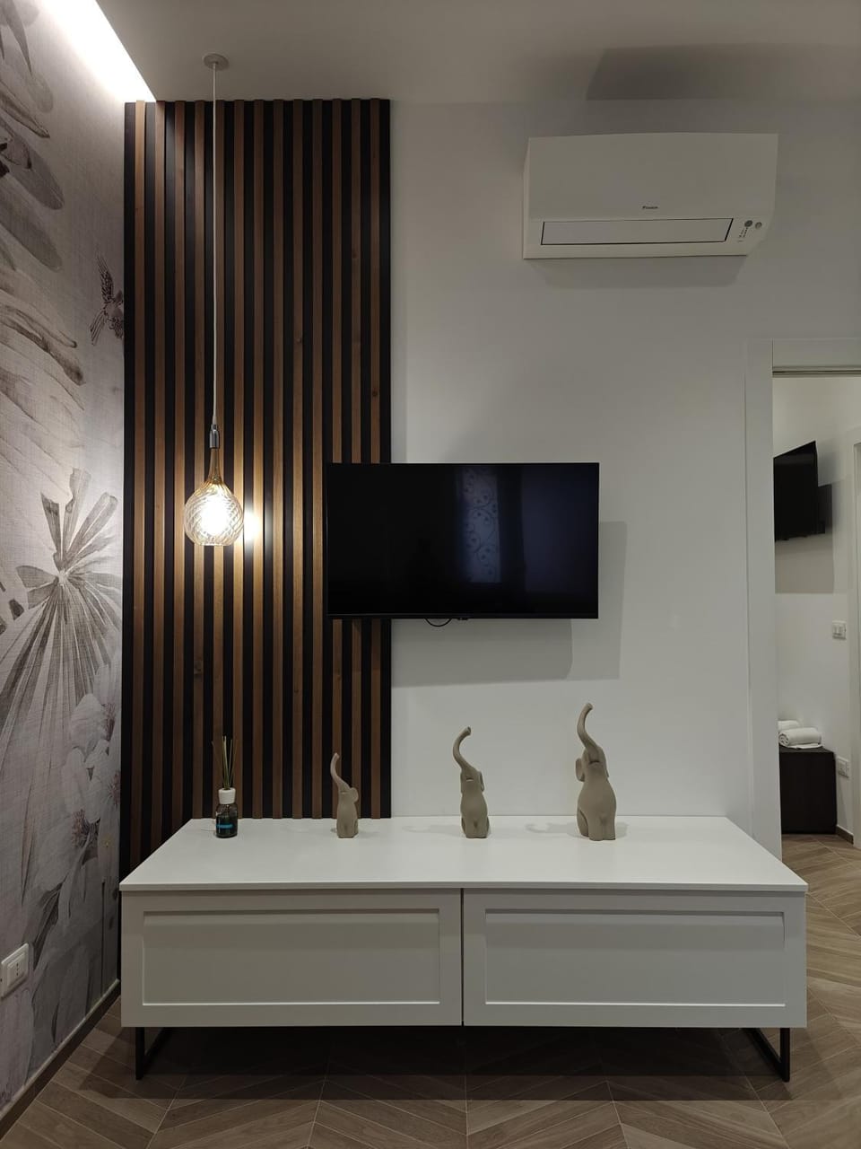 TV and multimedia, air conditioner