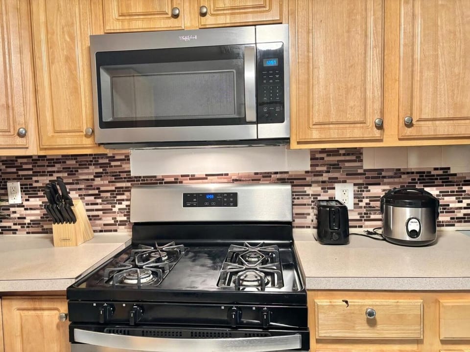 Coffee/tea facilities, Kitchen or kitchenette, dishwasher, pet friendly, stove, toaster