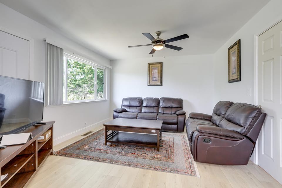 4 Mi to Folsom Lake Modern Home with Patio! House in Granite Bay