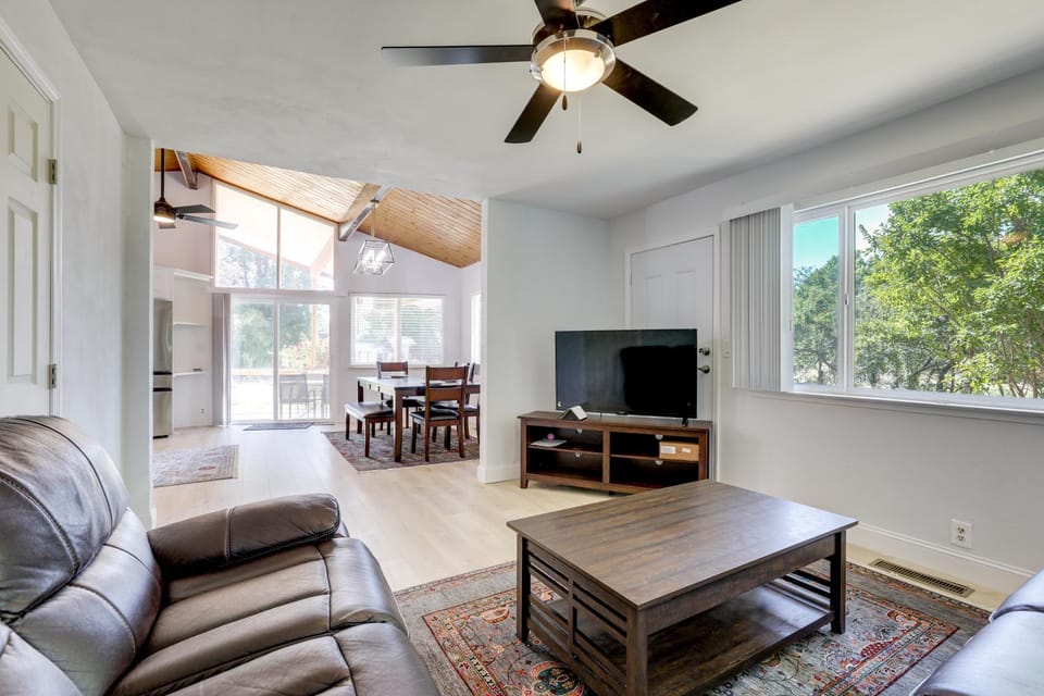 4 Mi to Folsom Lake Modern Home with Patio! House in Granite Bay