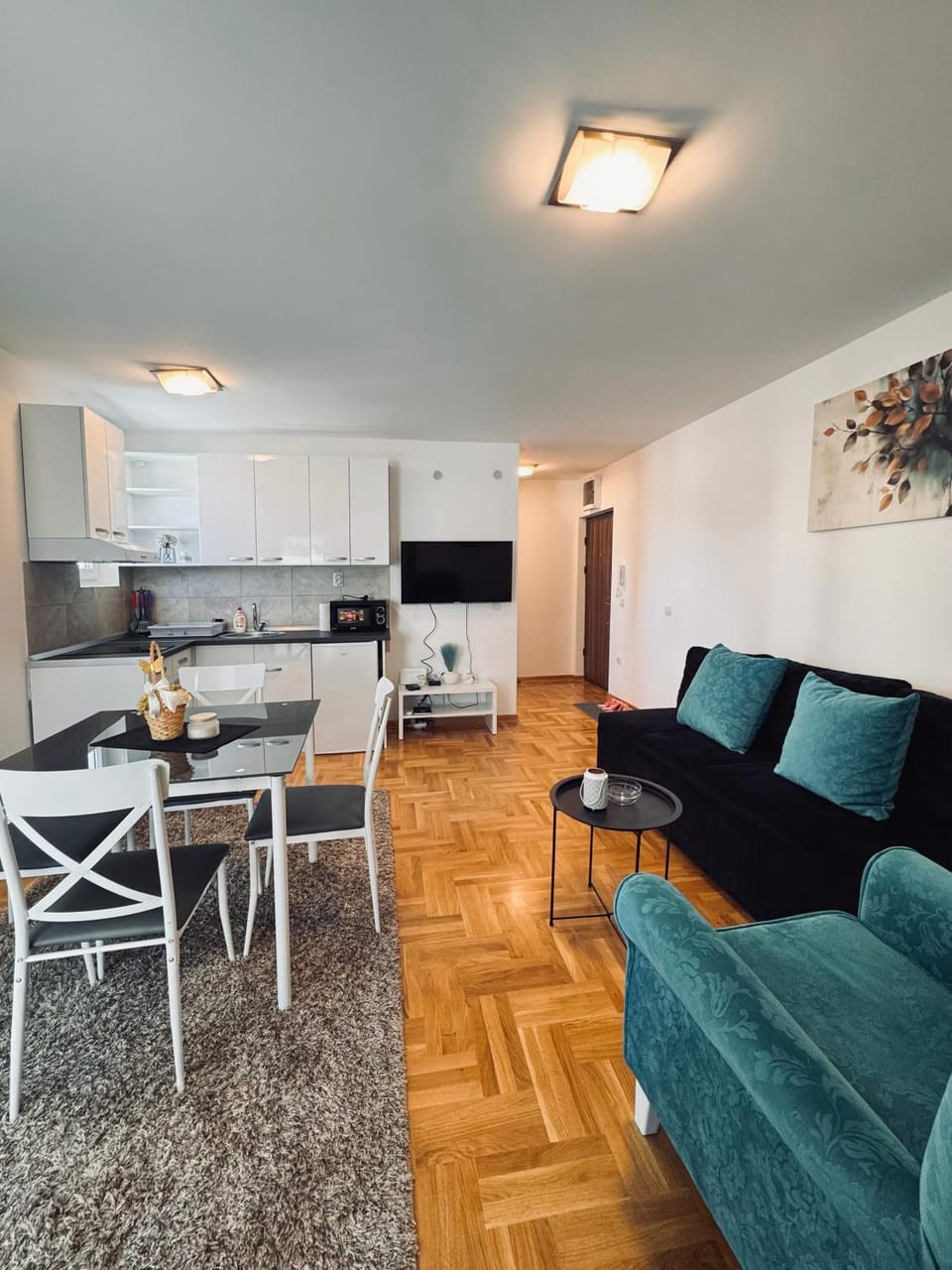 Kitchen or kitchenette, Living room, Seating area, stove