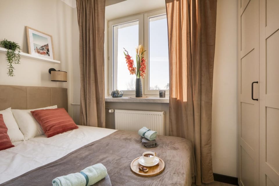 Bed, Living room, Photo of the whole room, Seating area, Bedroom, wardrobe