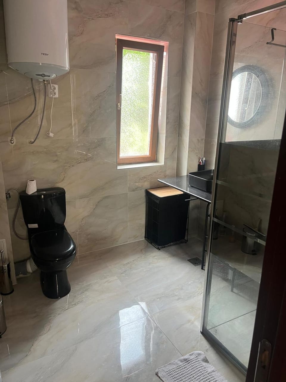 Shower, Toilet, Bathroom, towels