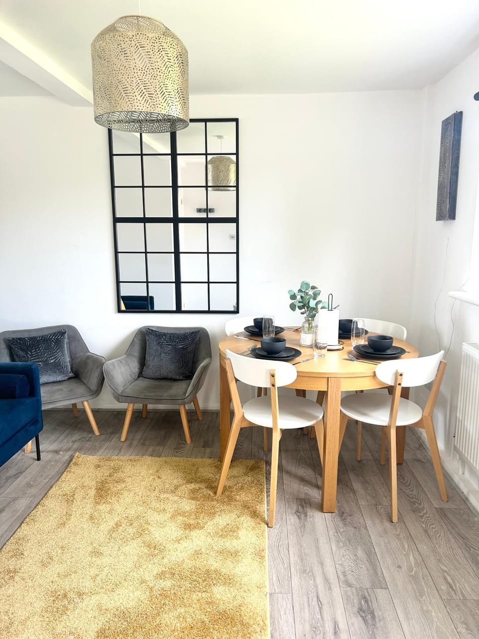 Dining area, heating