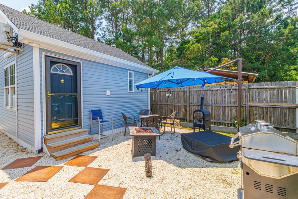Cozy Tiny Home for 2! Short drive to the Beach! House in Carolina Forest
