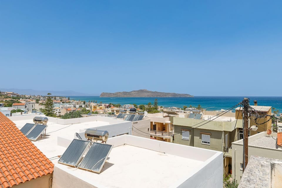 Property building, Nearby landmark, Day, Natural landscape, Balcony/Terrace, Beach, City view, Mountain view, Sea view