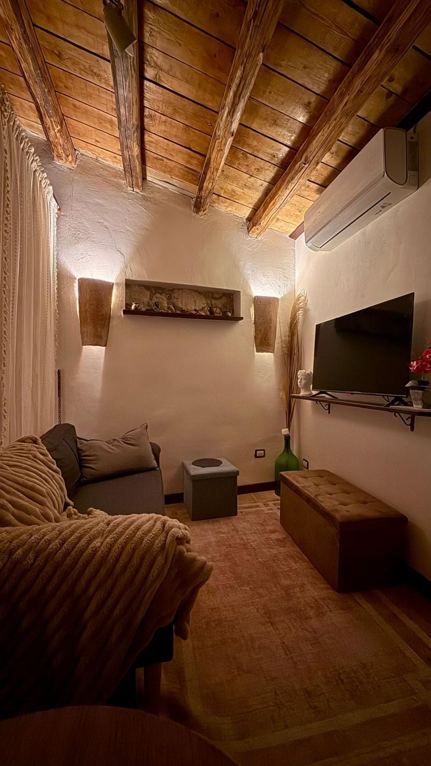 Communal lounge/ TV room, TV and multimedia, Living room
