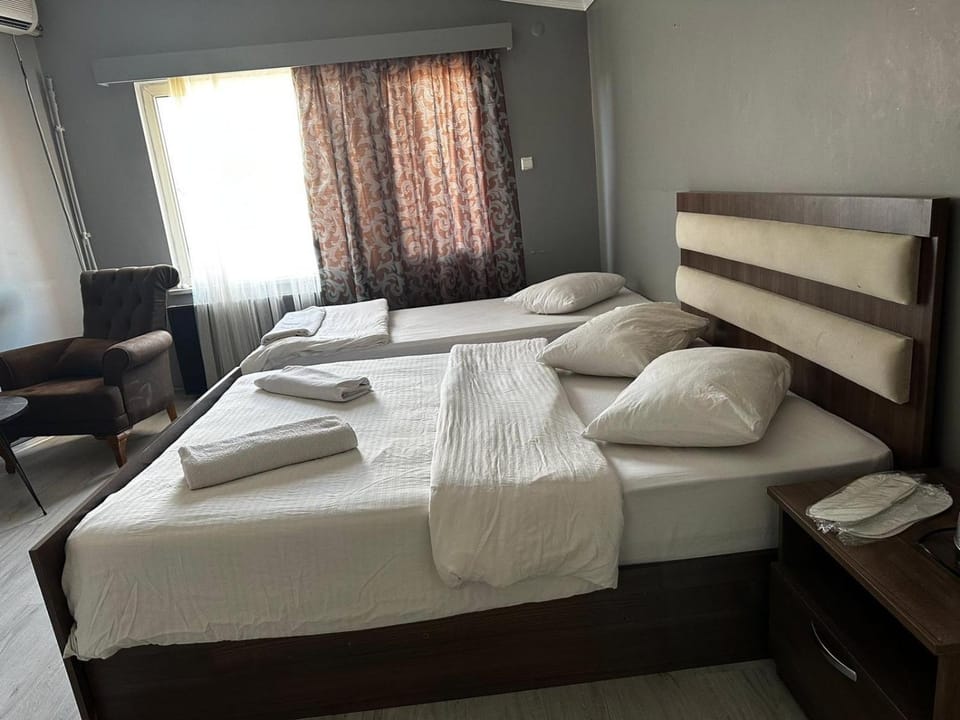Property building, Bed, Off site, Photo of the whole room, Bedroom, On site, towels, air conditioner