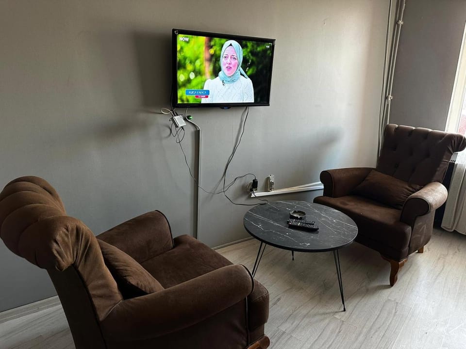 Bed, TV and multimedia, Living room, Photo of the whole room, Seating area, Bedroom, wardrobe, air conditioner