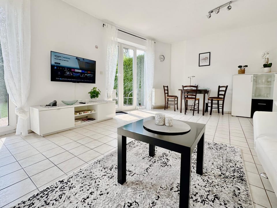 Living room, Dining area, Bedroom