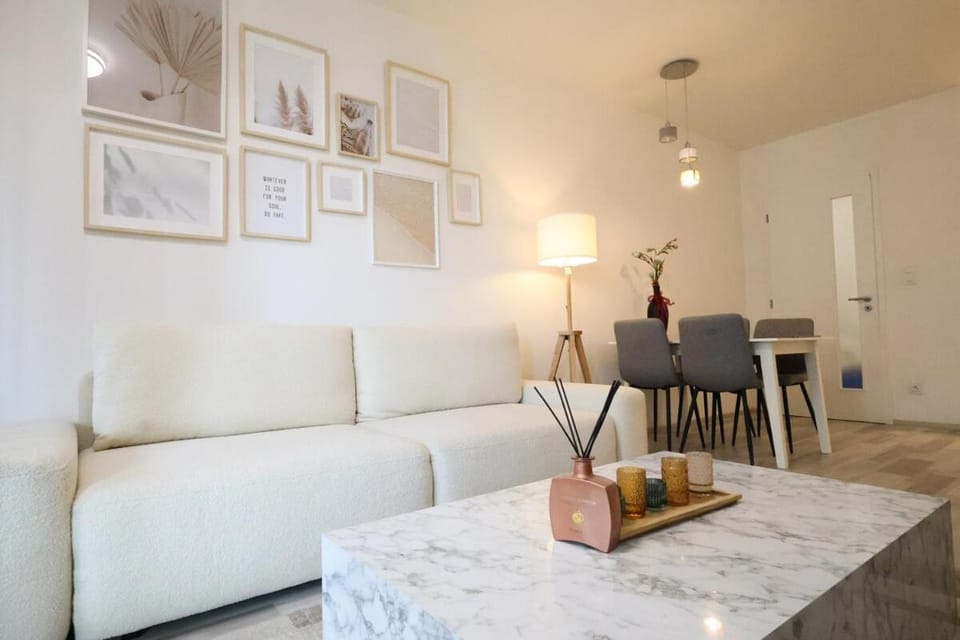Leo Cozy Flat Big Balcony Prague Apartment in Prague