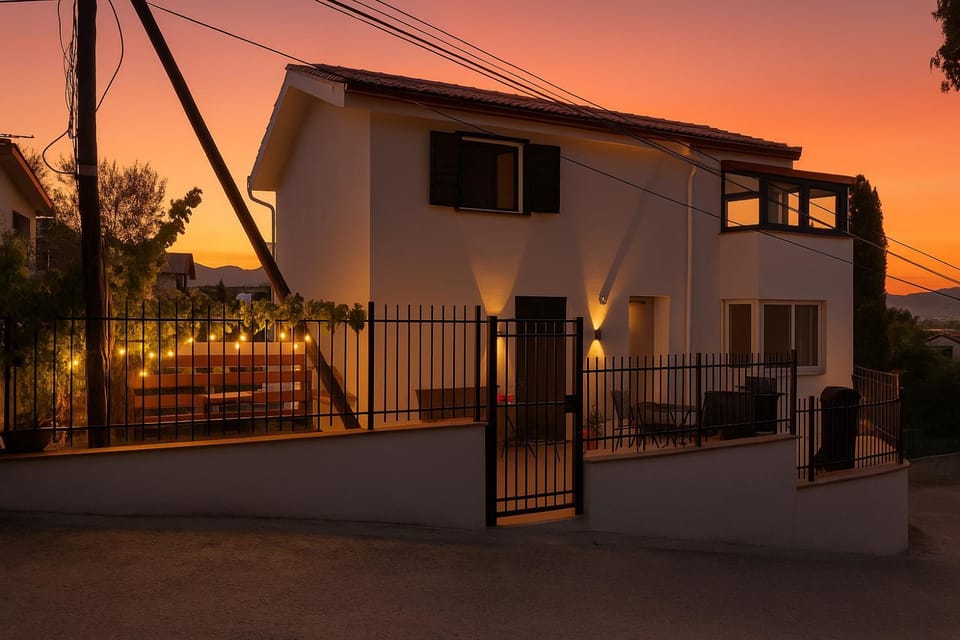 Property building, Patio, Natural landscape, Coffee/tea facilities, View (from property/room), Balcony/Terrace, Mountain view, Sunset