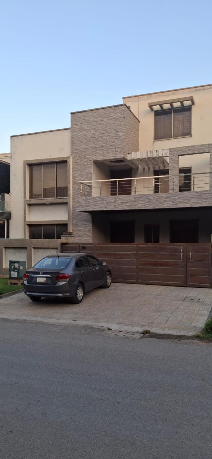 Property building, Day, Parking
