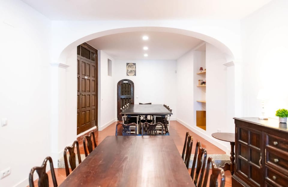 Seating area, Dining area