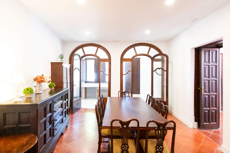 Seating area, Dining area