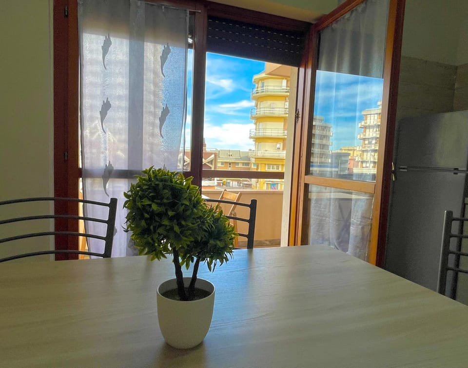 View (from property/room), Balcony/Terrace, Dining area