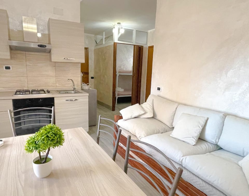 Kitchen or kitchenette, Living room, Seating area, Dining area, stove