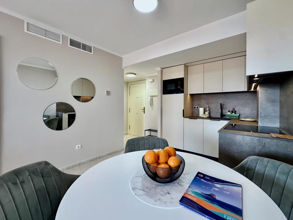 Kitchen or kitchenette, Seating area, Dining area
