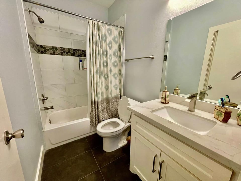 Shower, Toilet, Bathroom, Bath