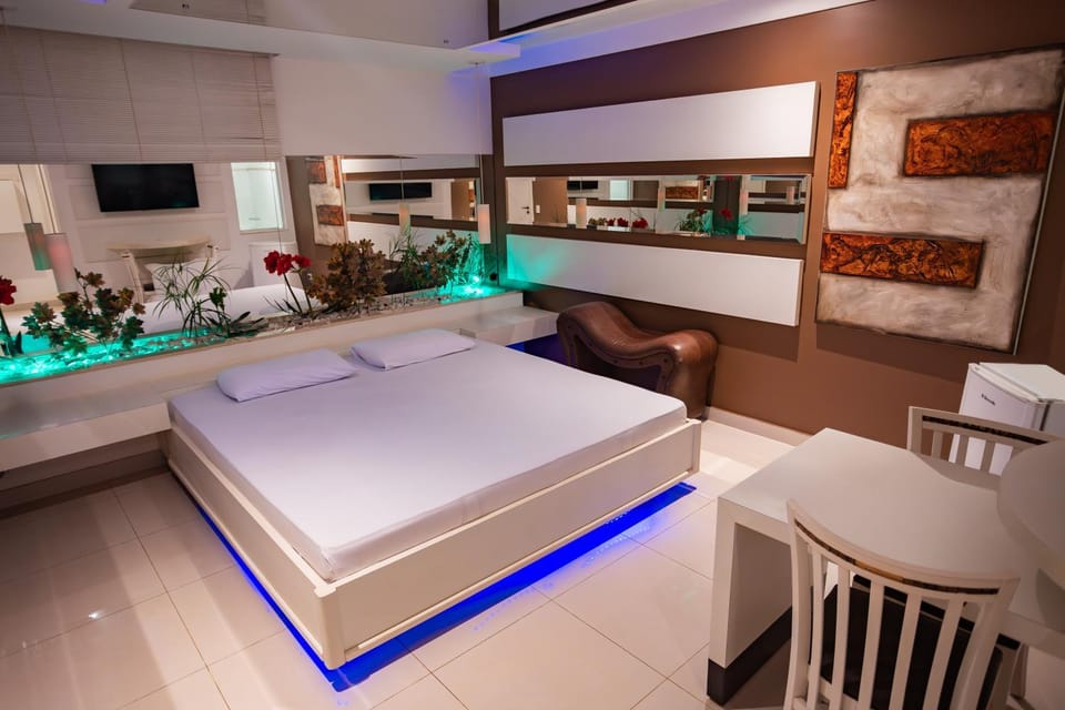 Communal lounge/ TV room, Bed, Photo of the whole room, minibar, air conditioner