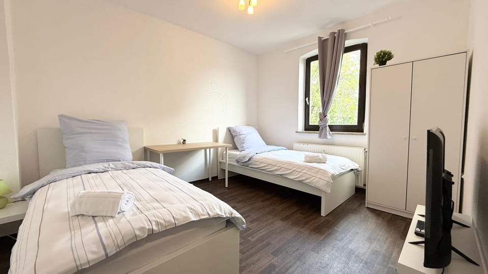 Bed, TV and multimedia, Photo of the whole room, Bedroom, towels, wardrobe