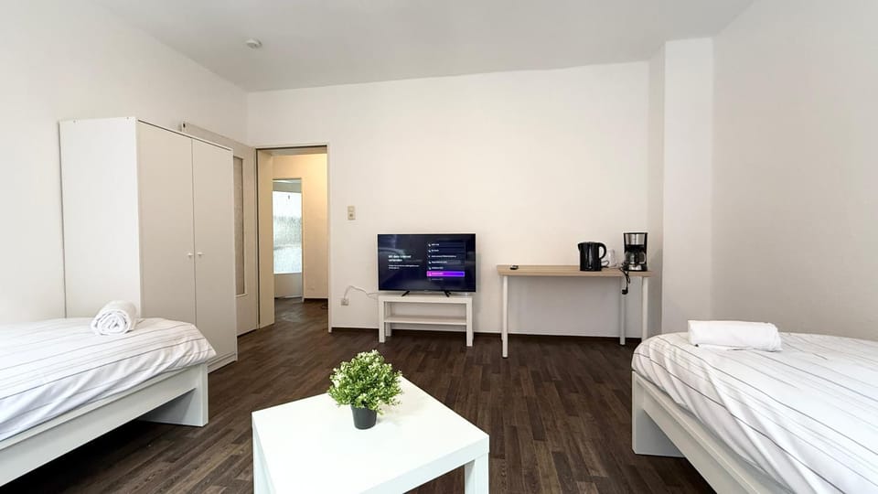 Bed, TV and multimedia, Coffee/tea facilities, Kitchen or kitchenette, Photo of the whole room, Bedroom