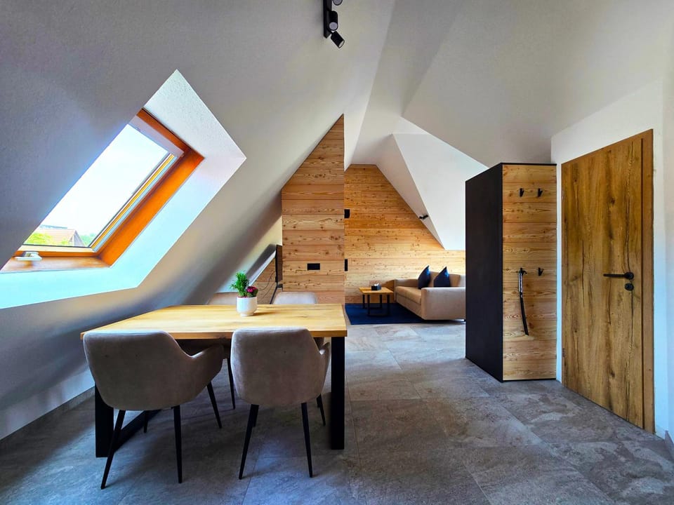 Living room, Photo of the whole room, Seating area, Dining area