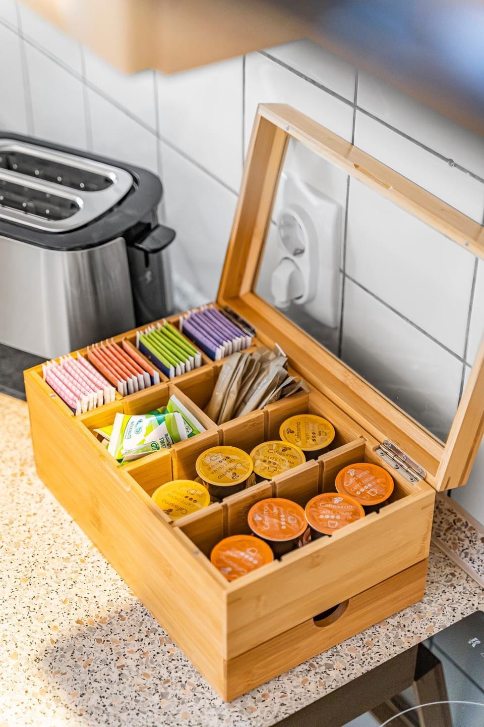 Kitchen or kitchenette, Food and drinks