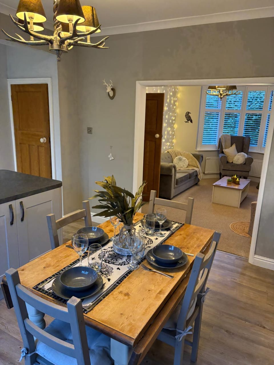 Kitchen or kitchenette, Living room, Seating area, Dining area