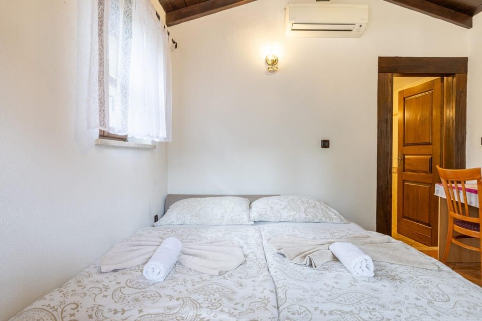 Apartments Mirjana Matohanci Bed and Breakfast in Istria County