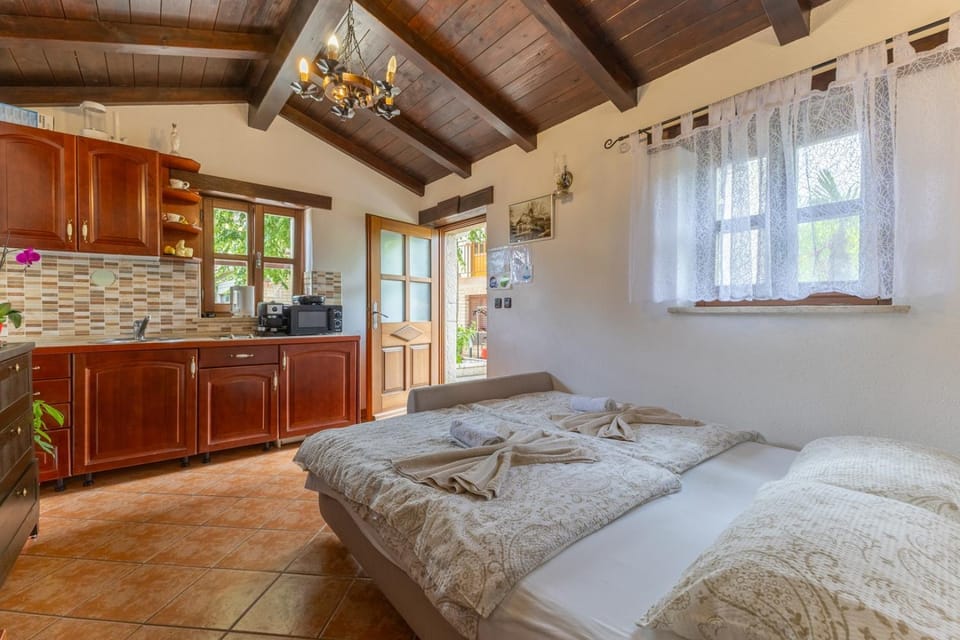 Apartments Mirjana Matohanci Bed and Breakfast in Istria County