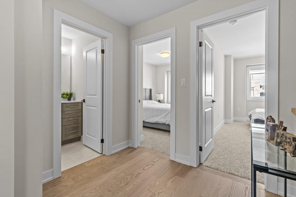 Luxury Townhome Villa in Burlington