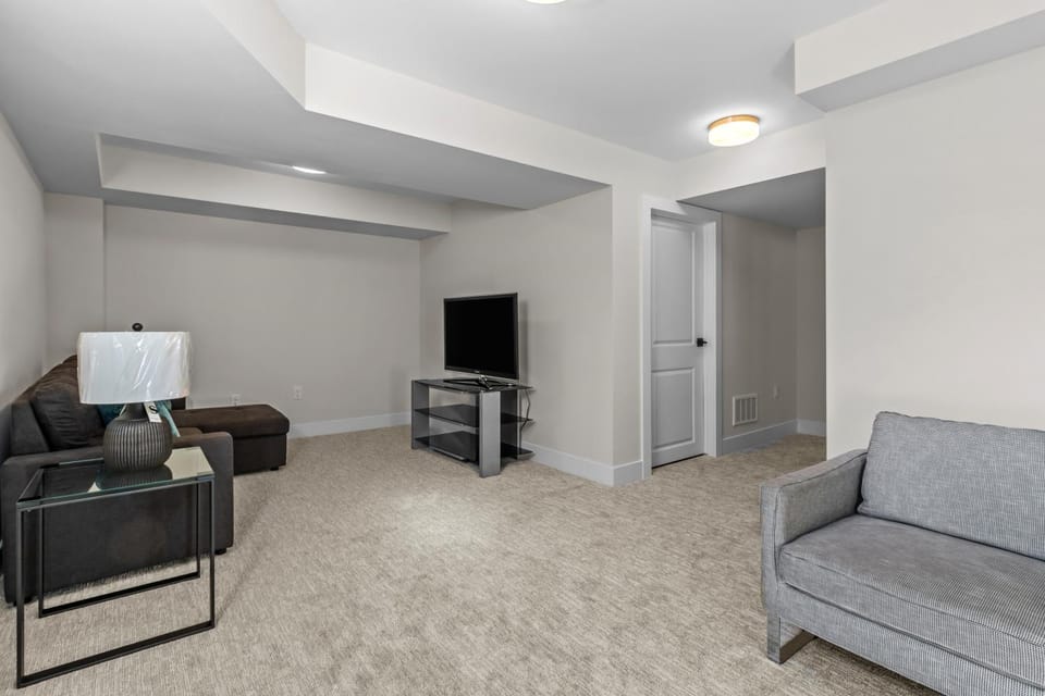 Luxury Townhome Villa in Burlington
