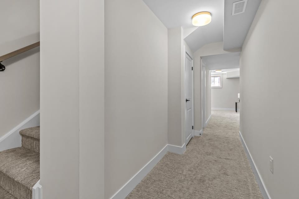 Luxury Townhome Villa in Burlington