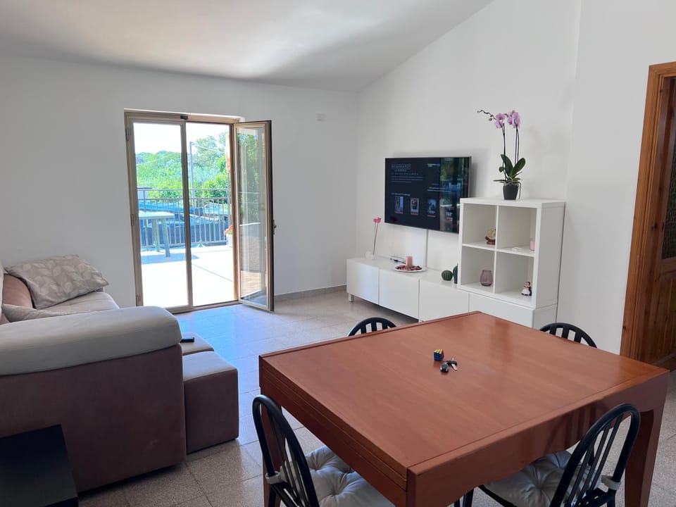 Communal lounge/ TV room, TV and multimedia, Living room, Evening entertainment