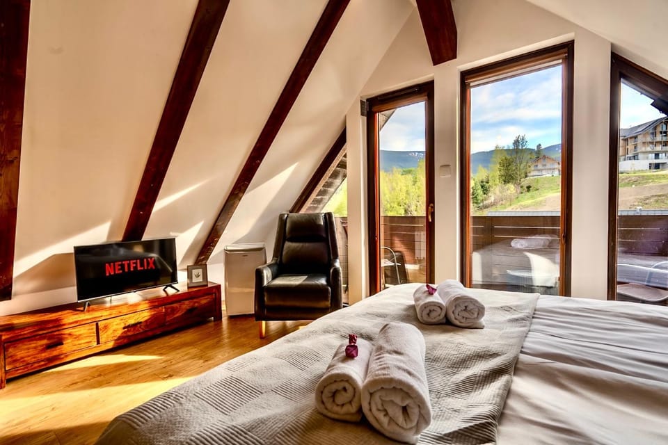Bed, Natural landscape, Living room, Photo of the whole room, Seating area, Bedroom, towels