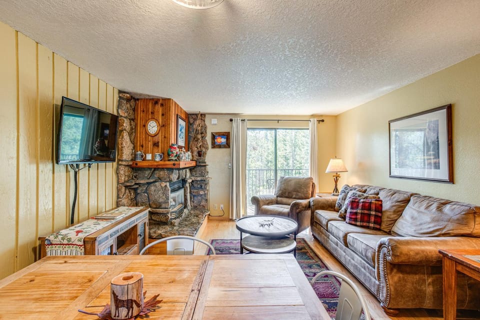 2 Mi to Winter Park Resort: Mtn-View Haven! House in Fraser